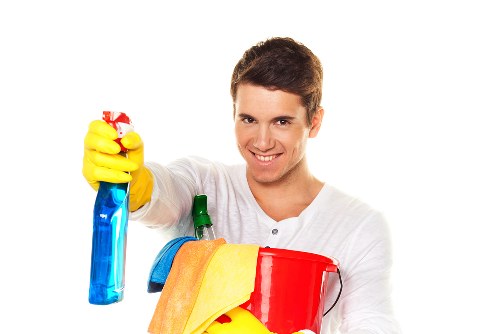 Professional move-out cleaning for a bathroom in Lambeth